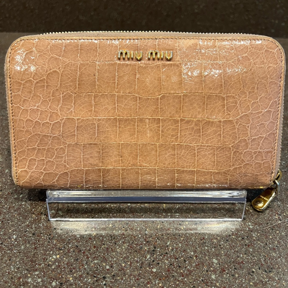 Vintage Miu Miu Tan and Gold Women’s Wallet - Pre-owned
